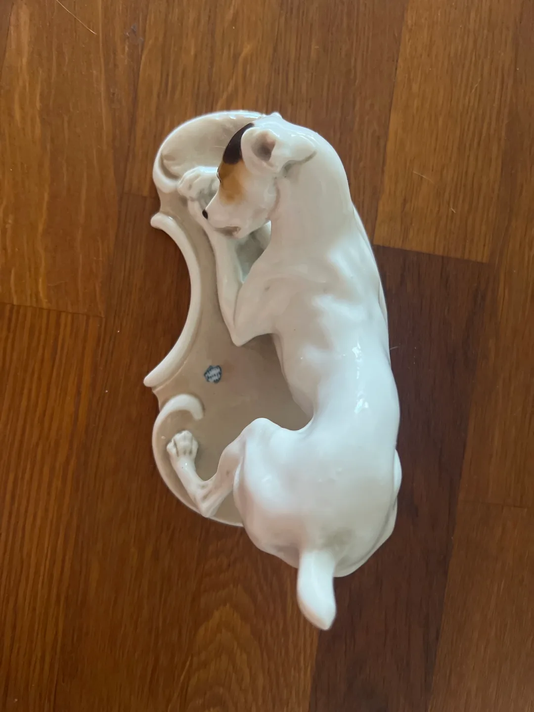 Lot 261: Nymphenburg Karner figurine 261 "Dog Playing with Bone" image indicator(2)