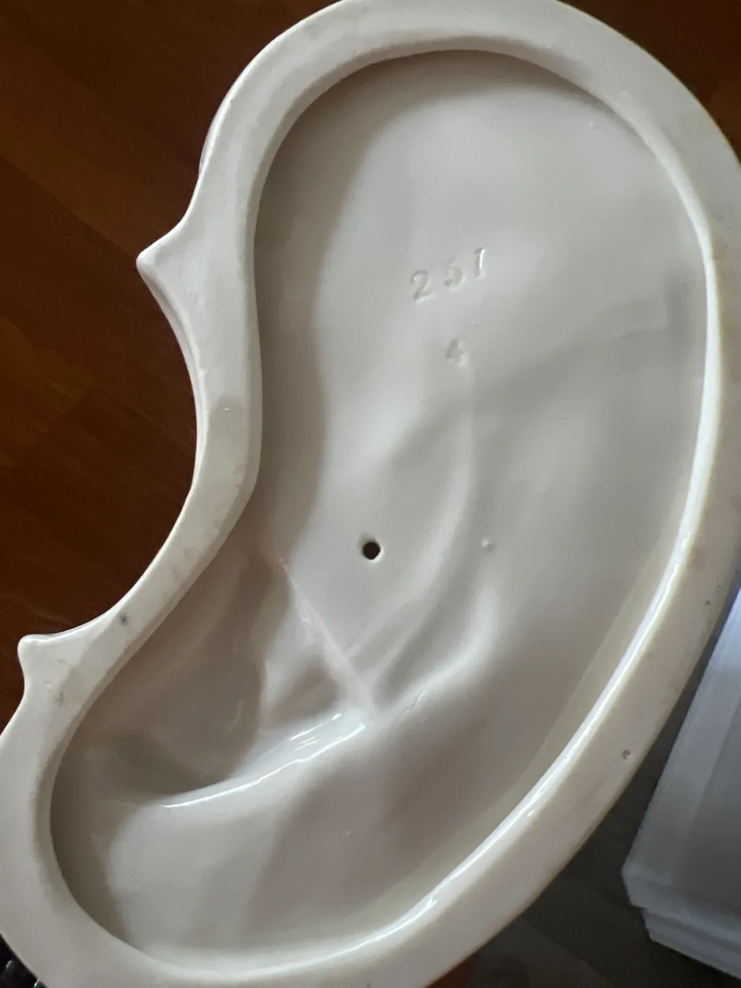 Lot 261: Nymphenburg Karner figurine 261 "Dog Playing with Bone" image indicator(3)