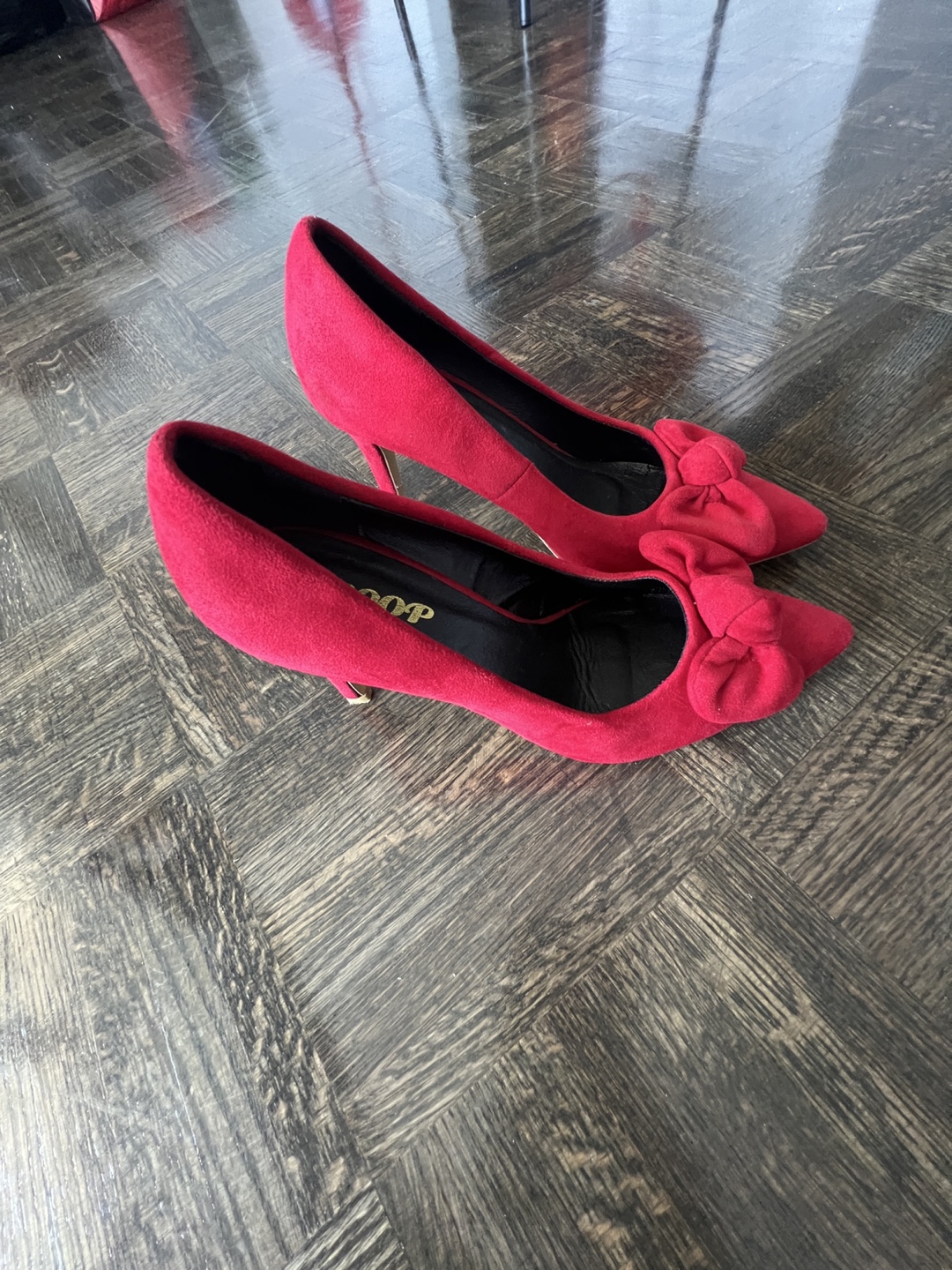 Two pairs of women's heels - Pink furry and Red bow - photo 2
