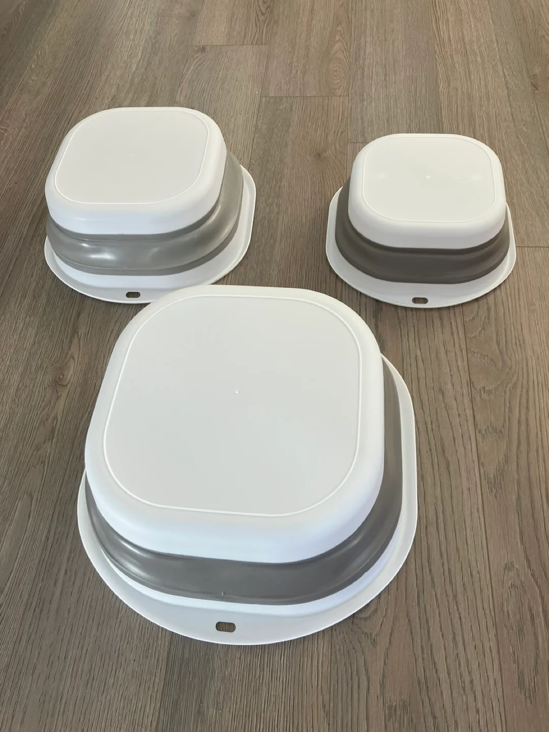 Brand New Set of 3 Collapsible Silicone Washing Bowls image indicator(5)