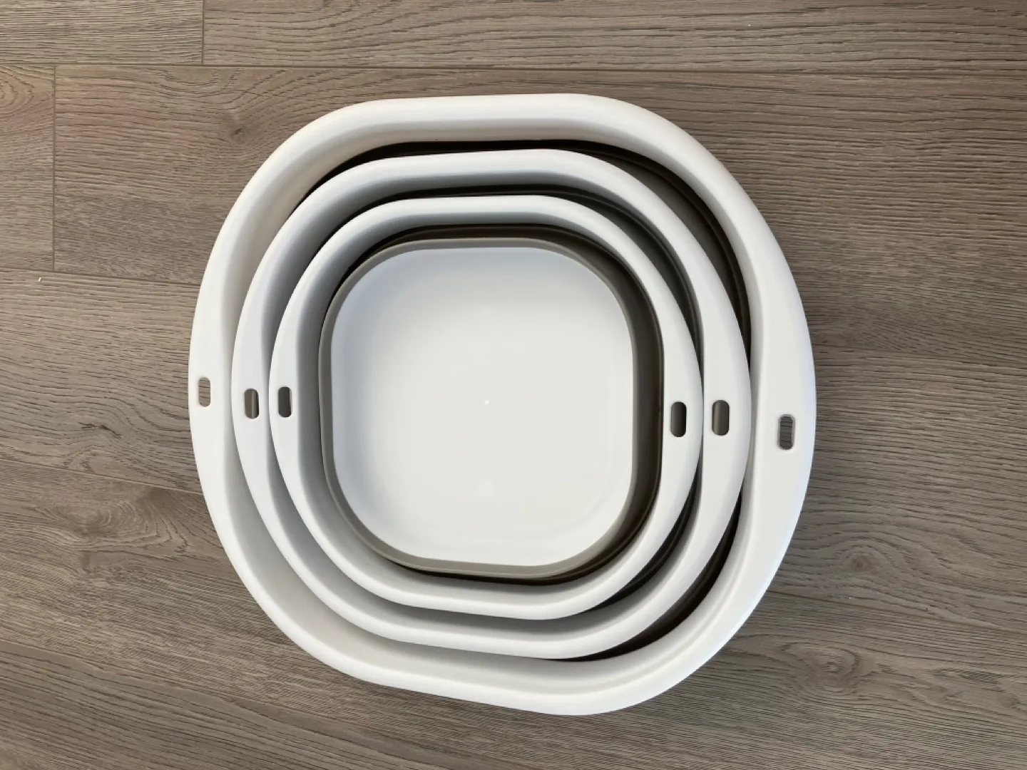 Brand New Set of 3 Collapsible Silicone Washing Bowls image indicator(2)