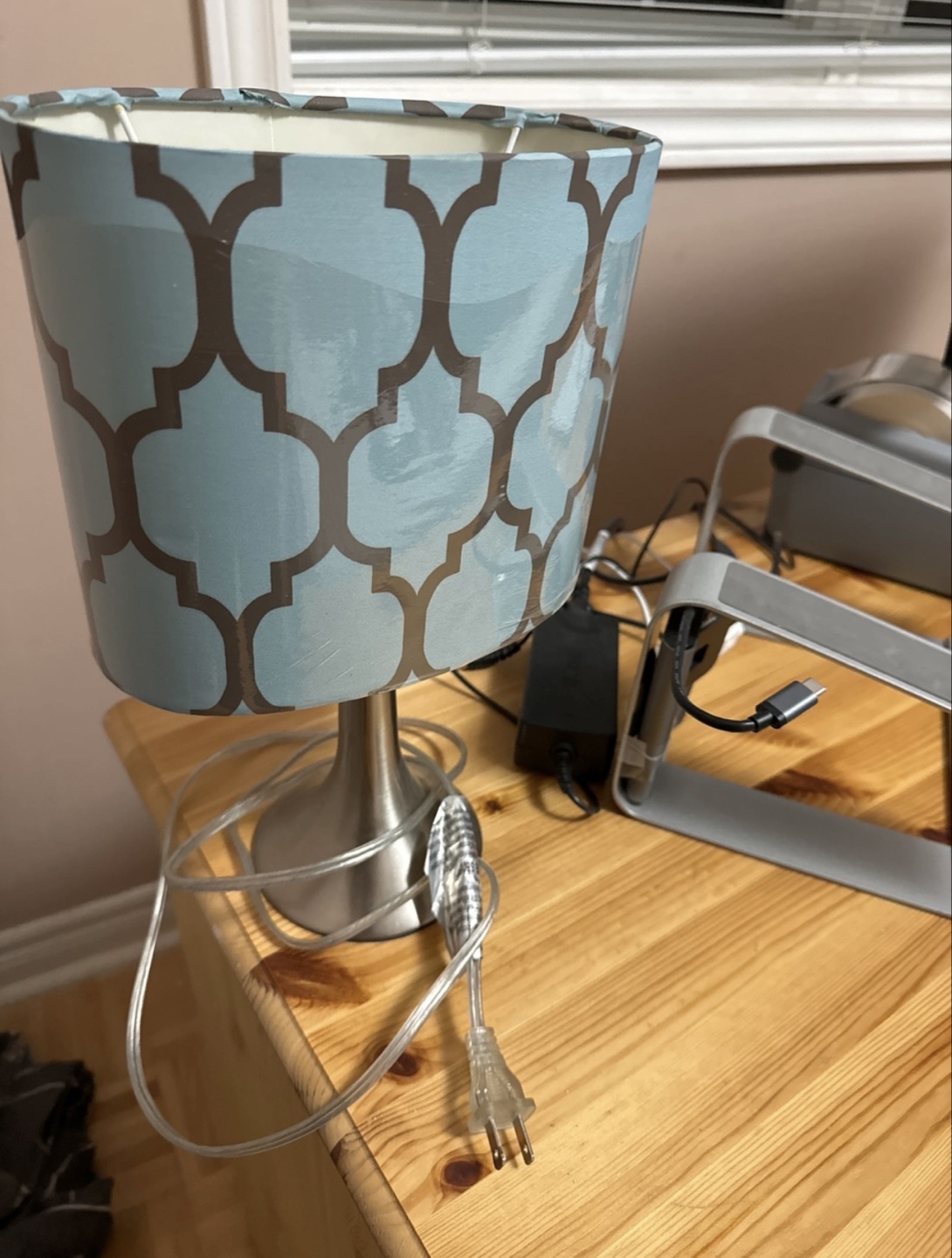Table Lamp with Geometric Pattern Shade - photo 2