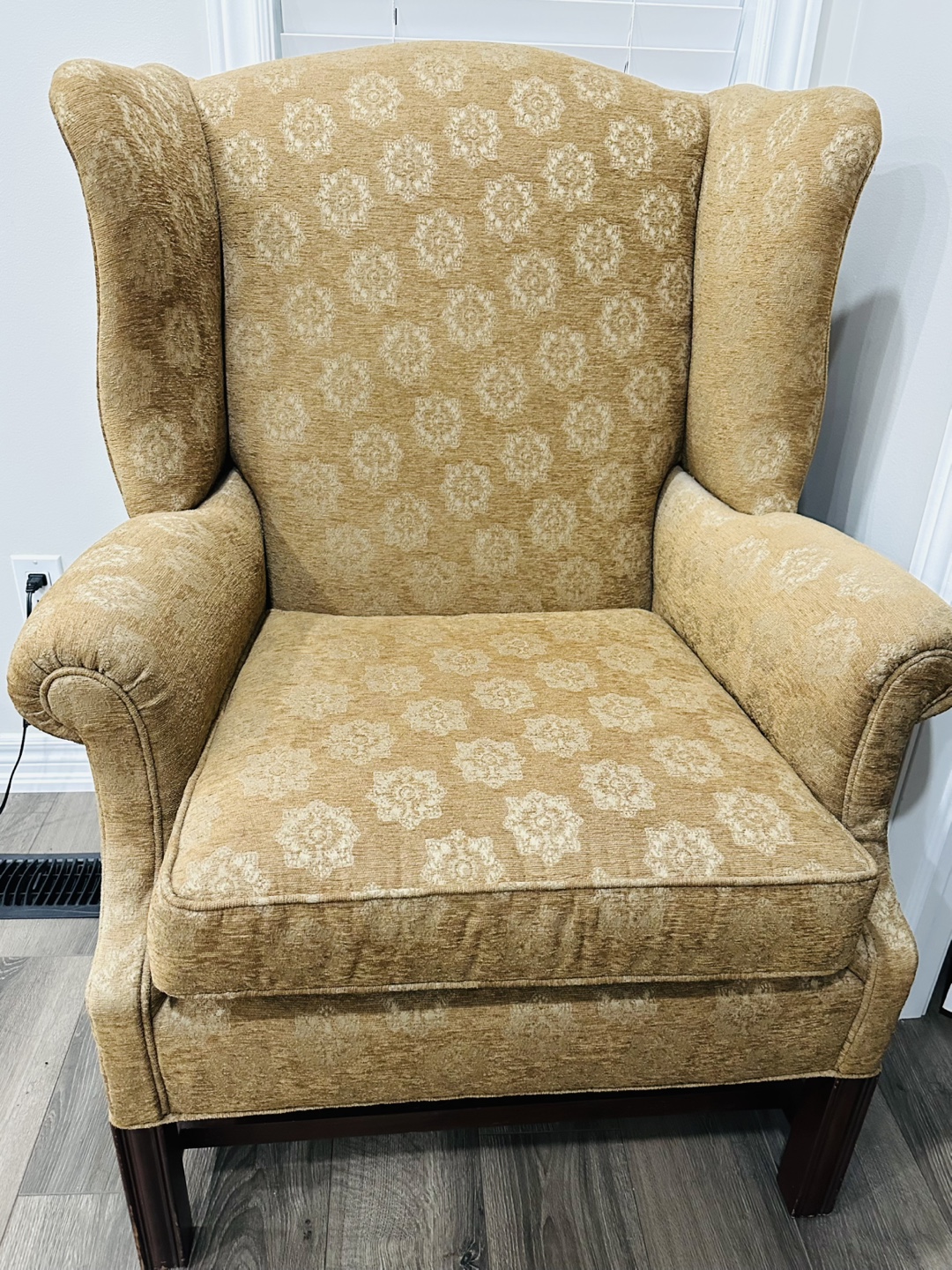 Wingback armchair/sofa chair