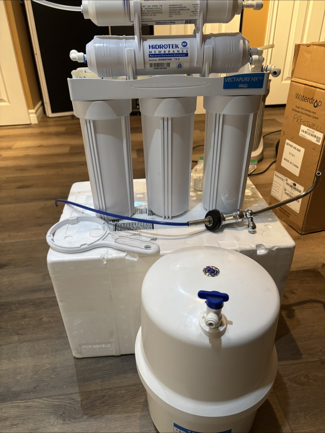 R O water filtering system - photo 5