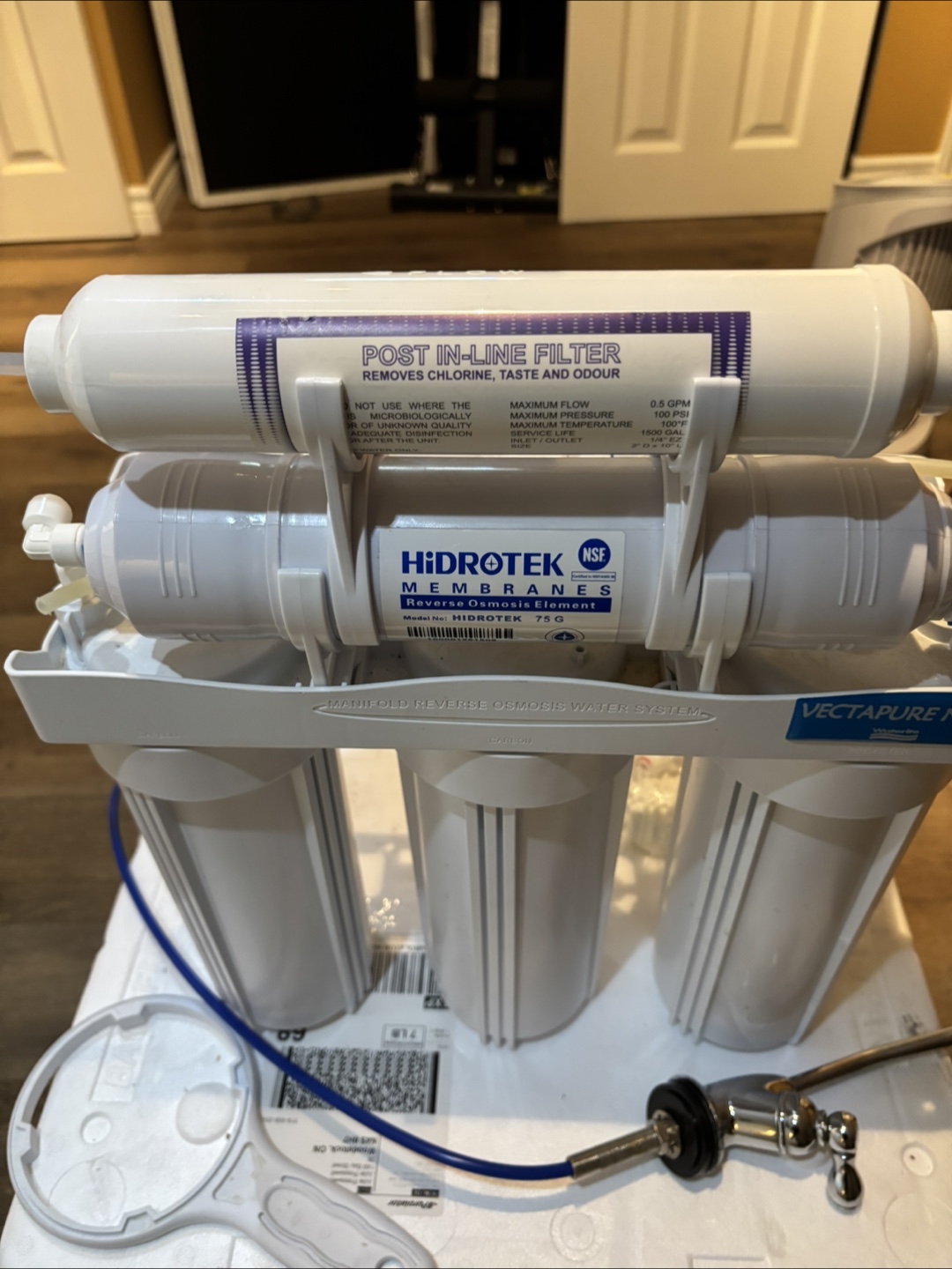 R O water filtering system - photo 2