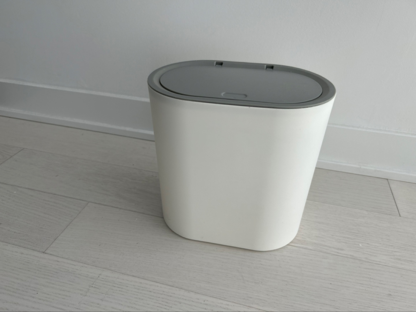 White and Grey Small Trash Can - photo 2