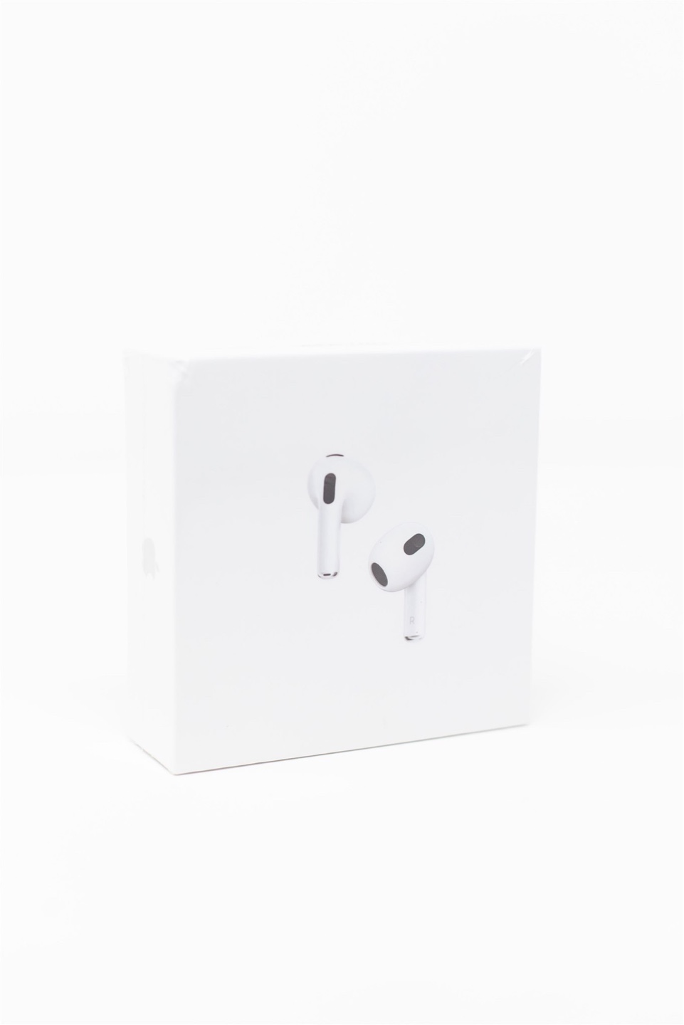 Apple AirPod 3’s with MagSafe Charging Case - New - photo 2