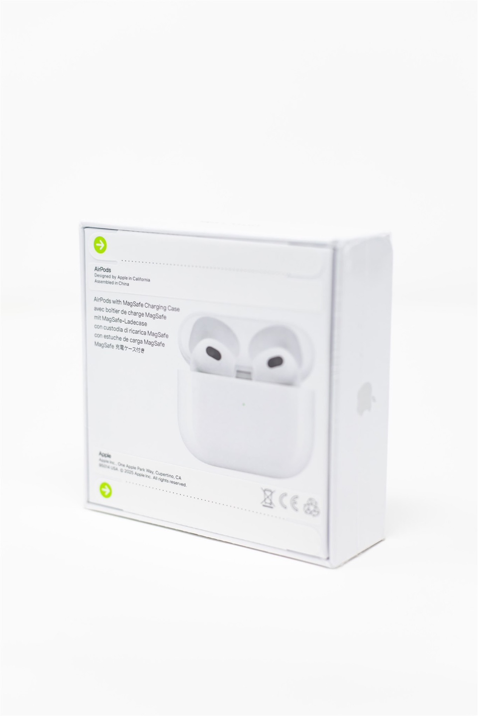 Apple AirPod 3’s with MagSafe Charging Case - New - photo 3