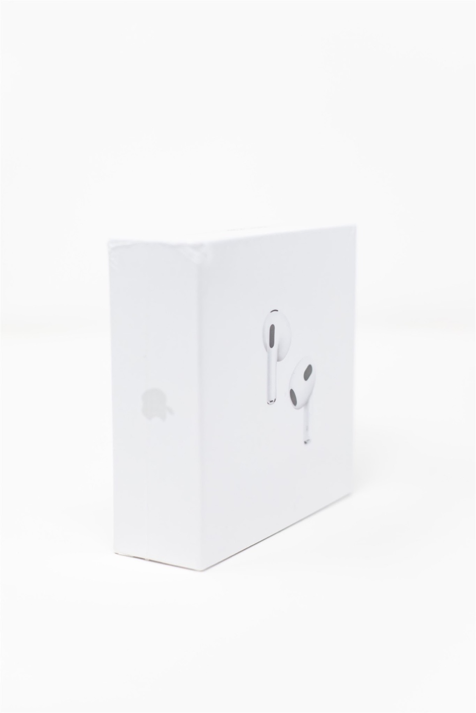 Apple AirPod 3’s with MagSafe Charging Case - New