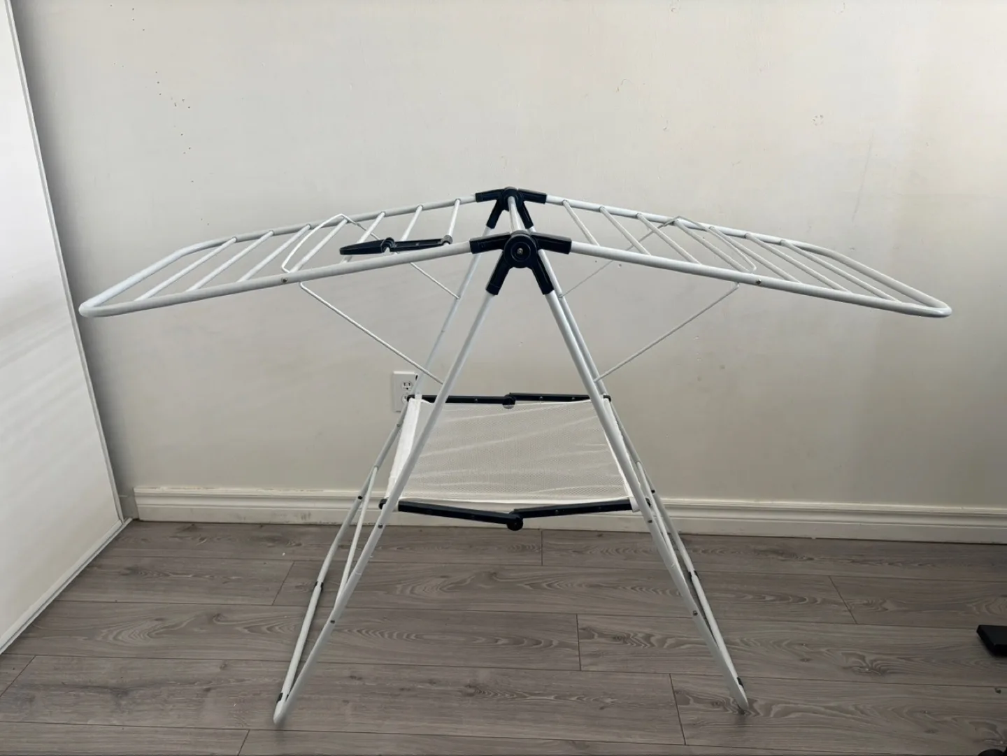Foldable Clothes Drying Rack thumbnail