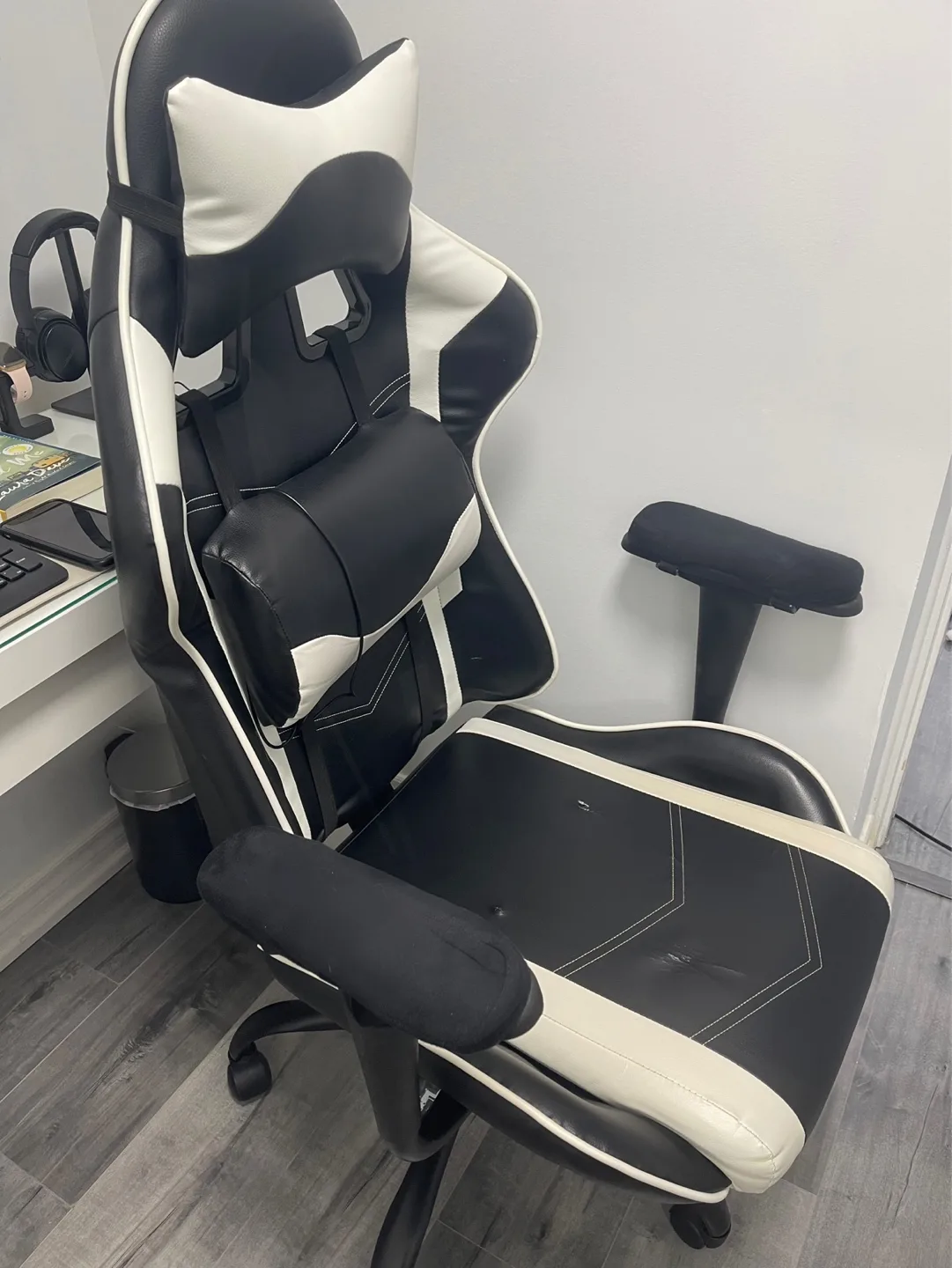 Desk Chair - Black and White image indicator(3)