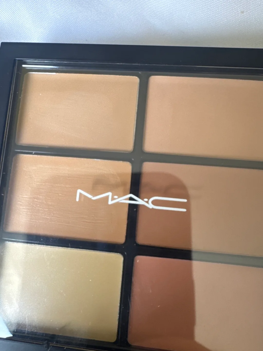 MAC Cosmetics Concealer Palette image indicator(3)