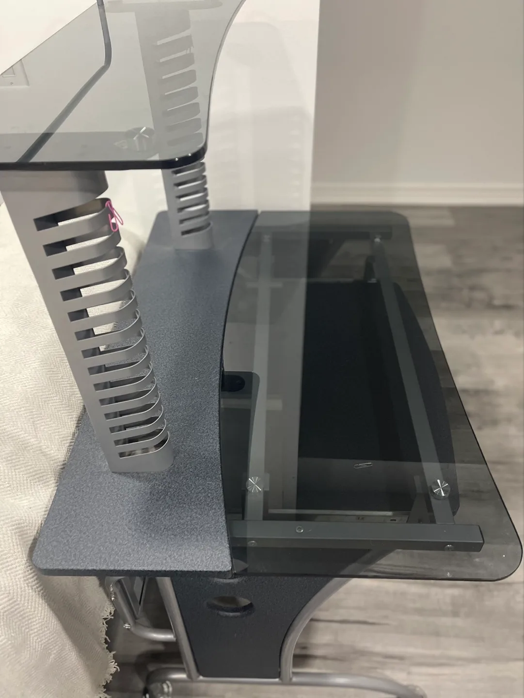 Glass Top Computer Desk with Keyboard Tray image indicator(4)