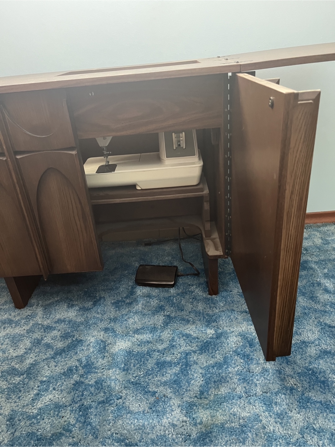 Vintage Singer Sewing Machine with Cabinet