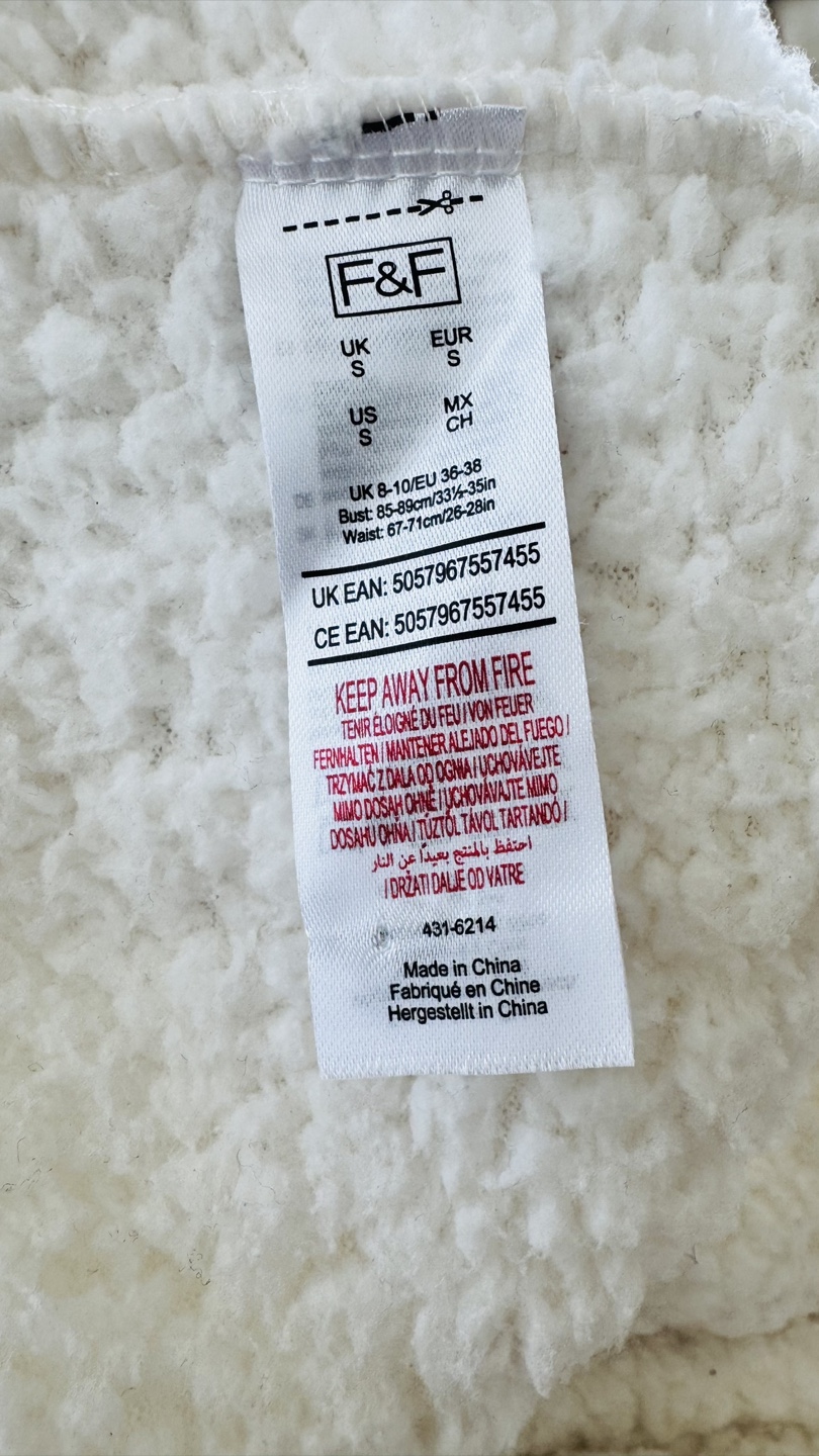 🥕 Gender neutral warm fluffy white sweater with mid zip - photo 4