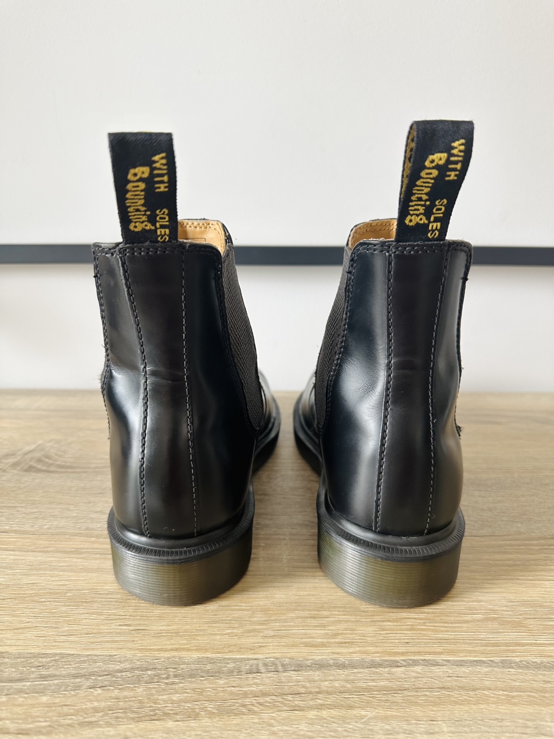 Dr. Martens 2976 Smooth Leather Chelsea Boots - Black - photo 2