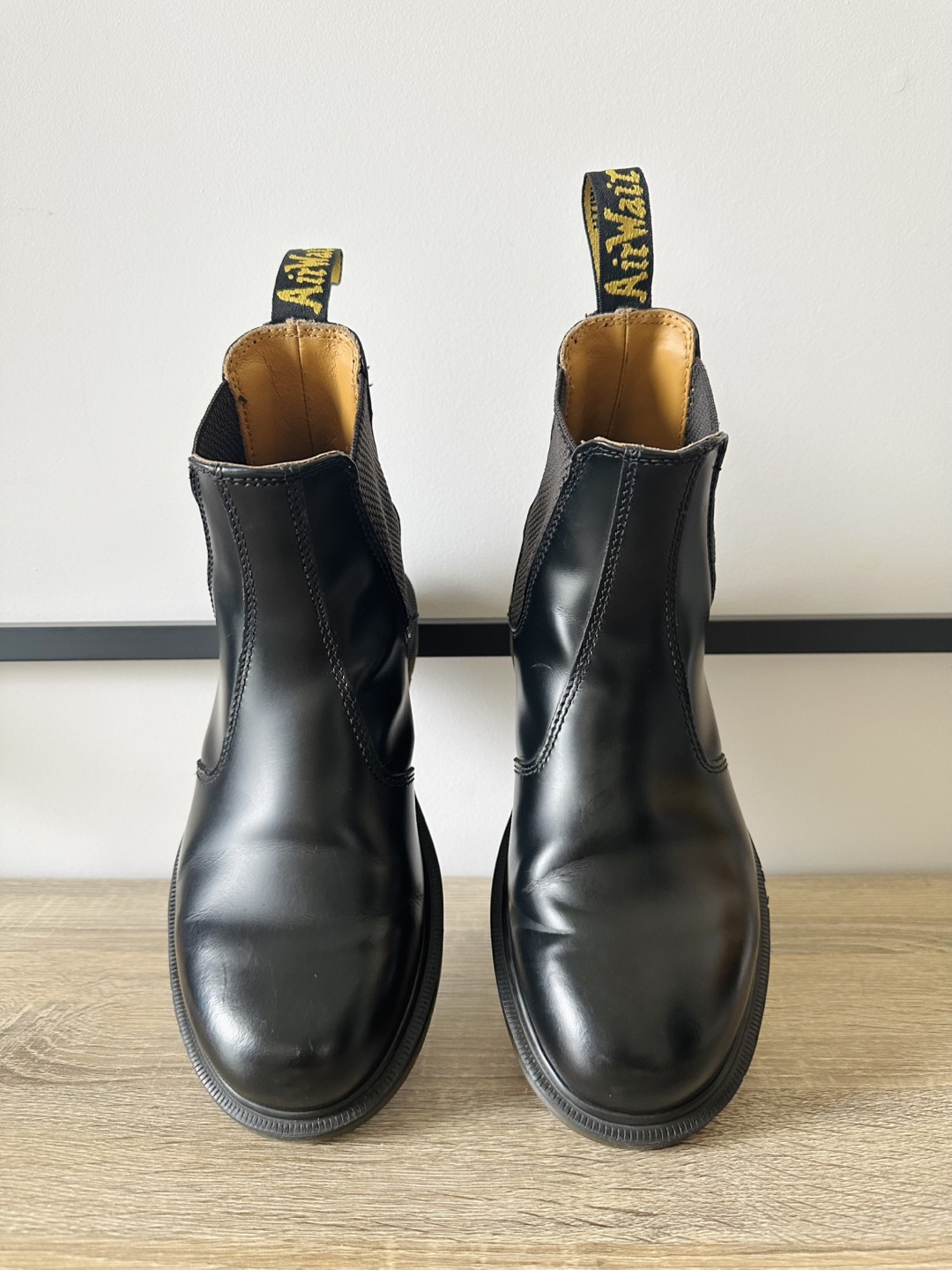 Dr. Martens 2976 Smooth Leather Chelsea Boots - Black