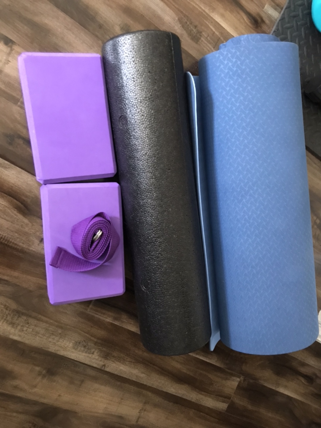 [Only Until 4/24!] Yoga Mat, Blocks, and Foam Roller Set