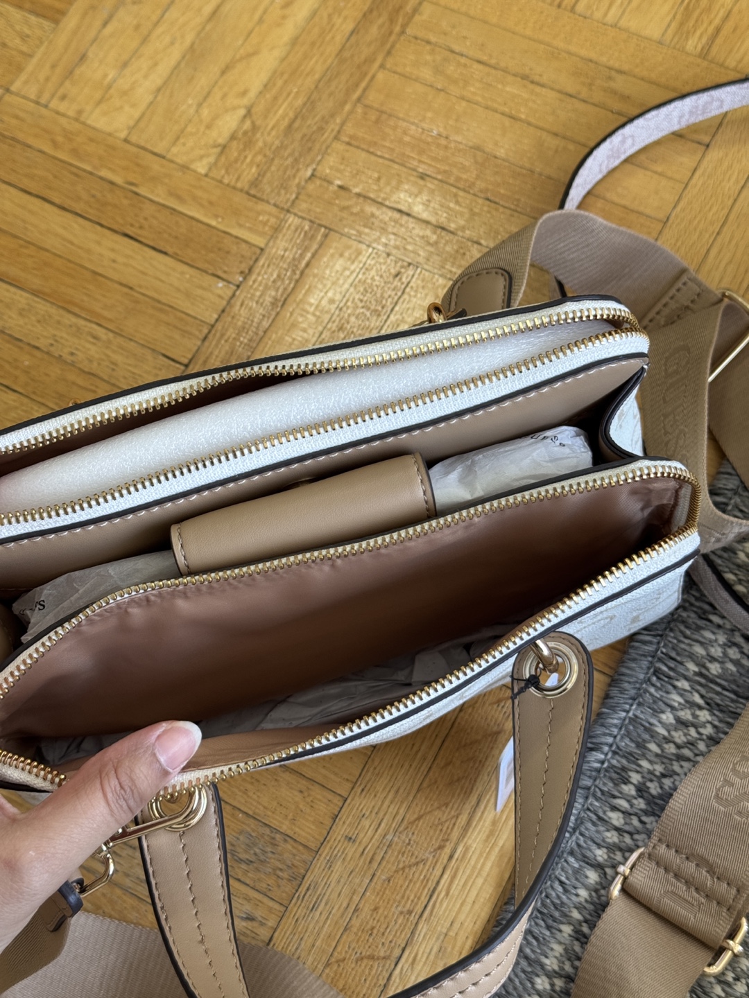Guess handbag -  Pebbled Cream - photo 2