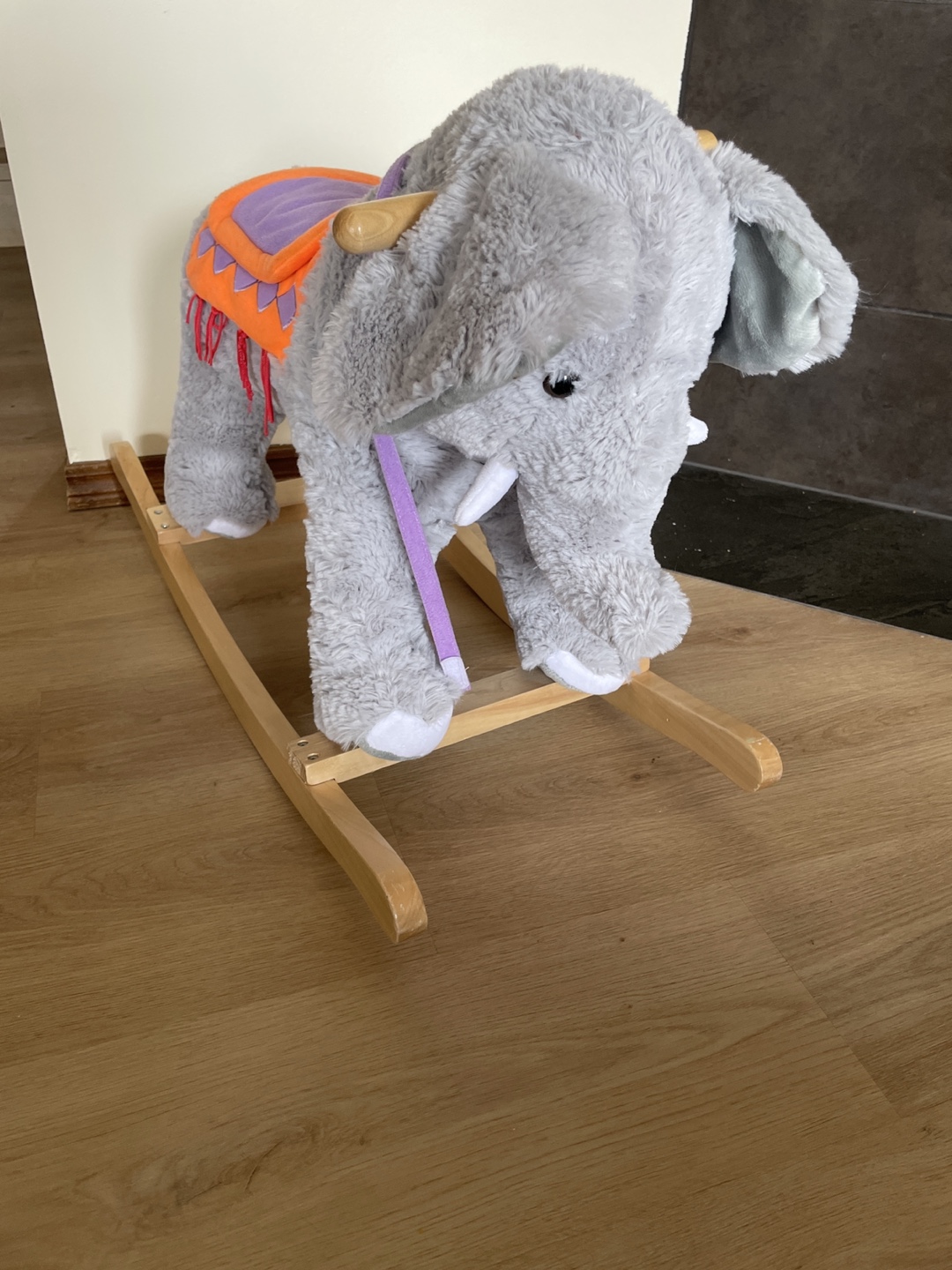 Free rocking elephant toy for toddlers - photo 2