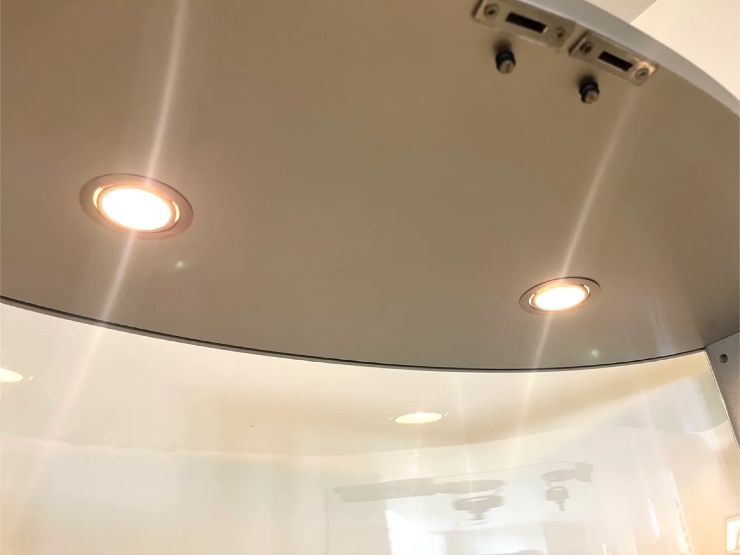 Beautiful Modern Glass Display Cabinet with Light + Lock & Key image indicator(5)