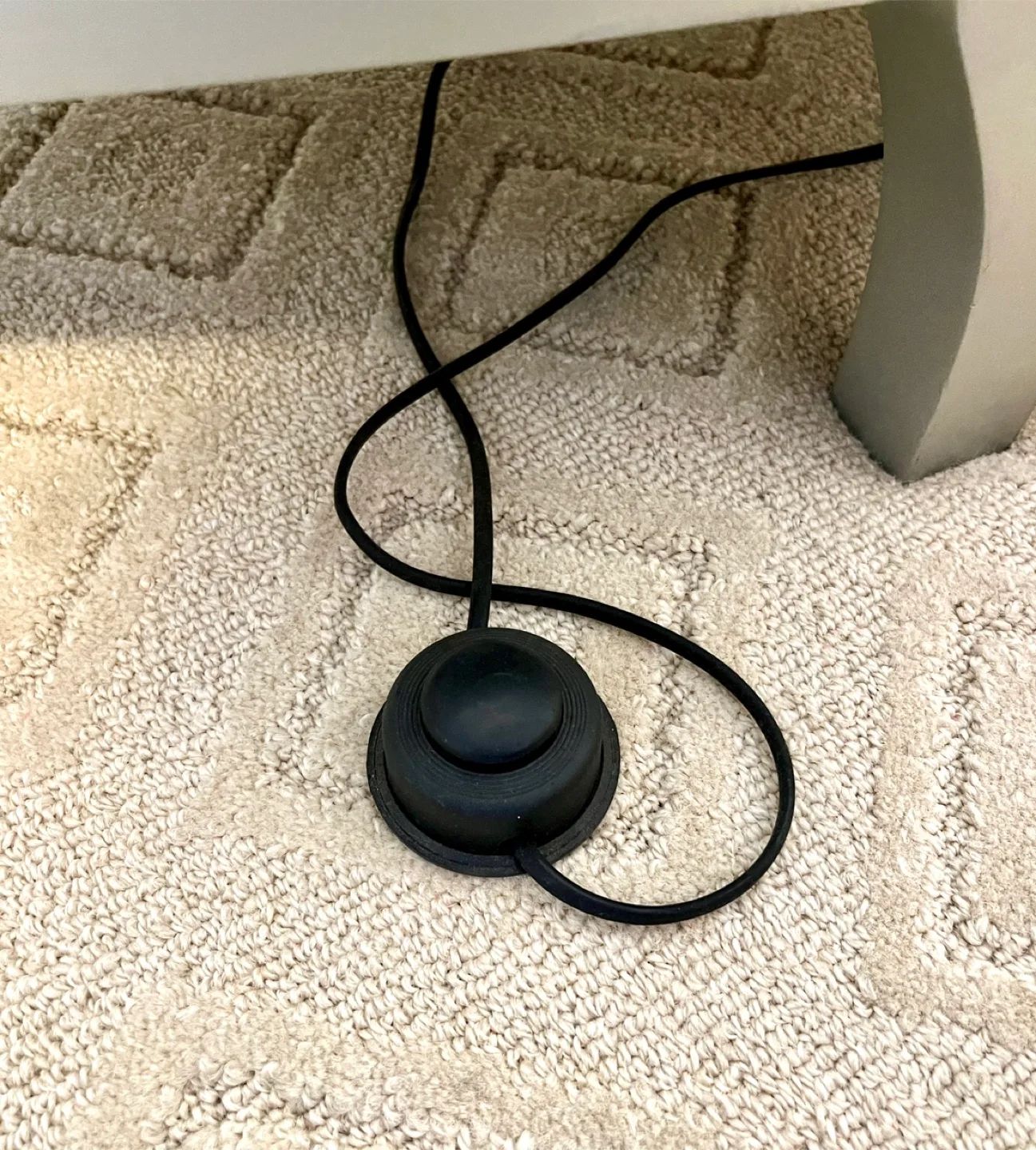 Beautiful Modern Glass Display Cabinet with Light + Lock & Key image indicator(6)