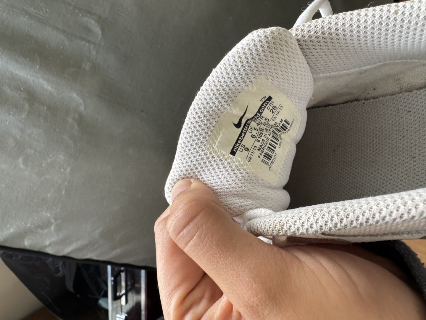 Women's Nike White Sneakers - Size 6 - photo 3
