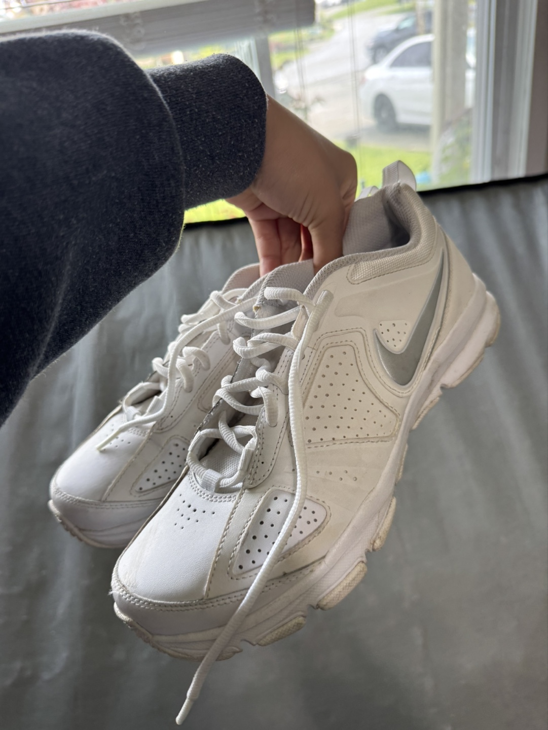 Women's Nike White Sneakers - Size 6