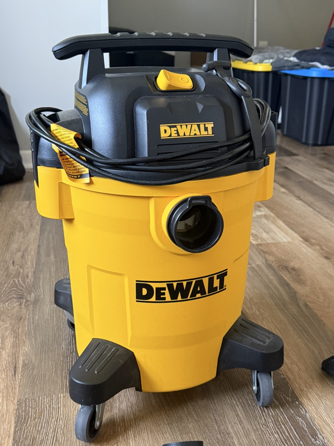 Dewalt Wet/Dry Vacuum Cleaner with Attachments - photo 2