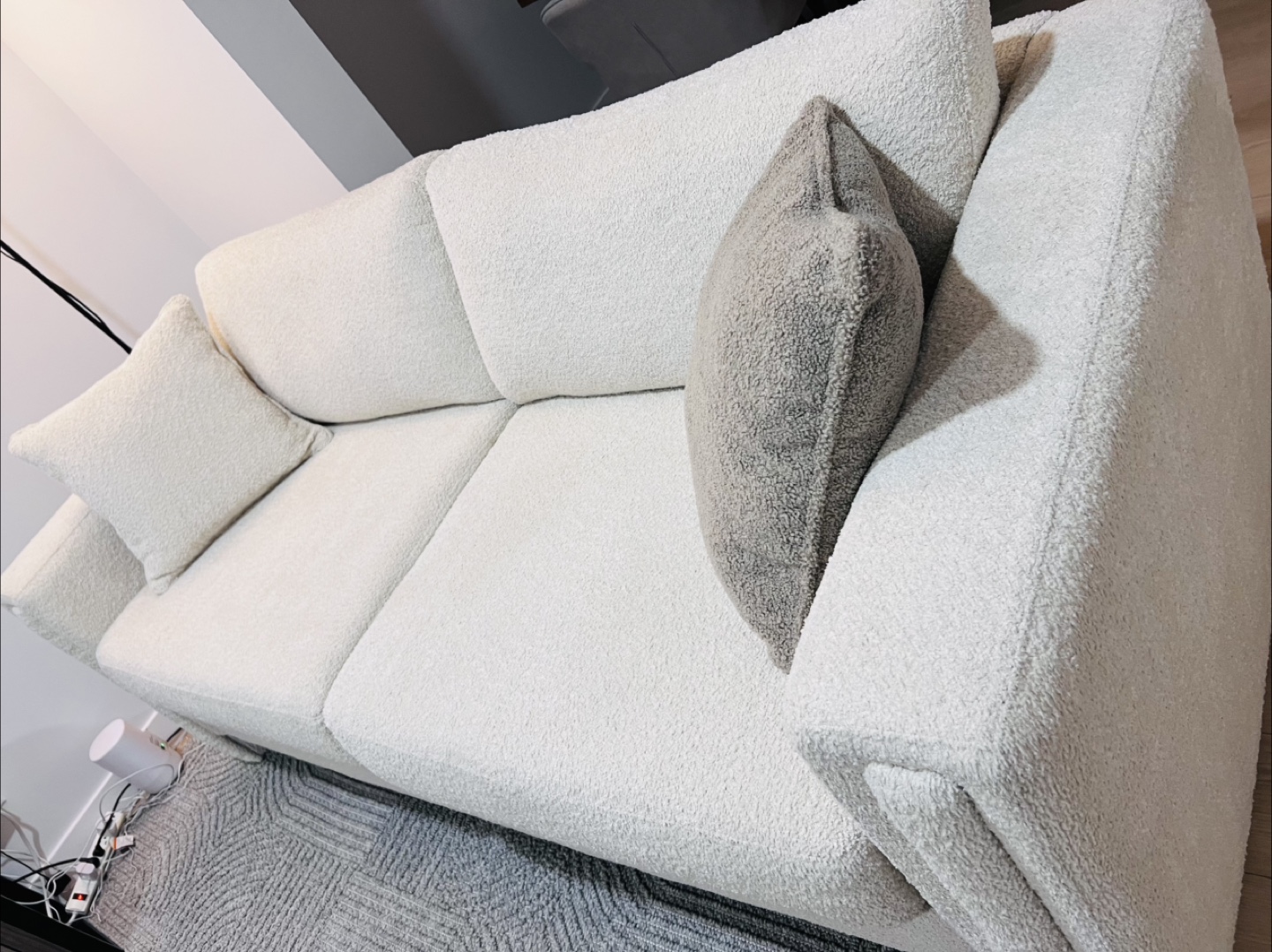 Cream-coloured Boucle Sofa - photo 3