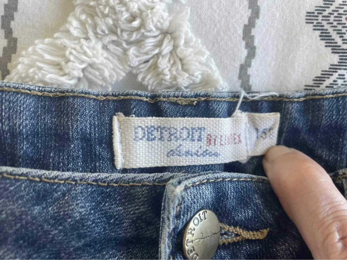 Y2K Detroit Denim Shorts - Size S image indicator(4)
