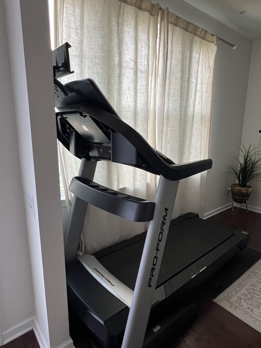 ProForm SMART Pro 2000 Treadmill - Excellent Condition - photo 5