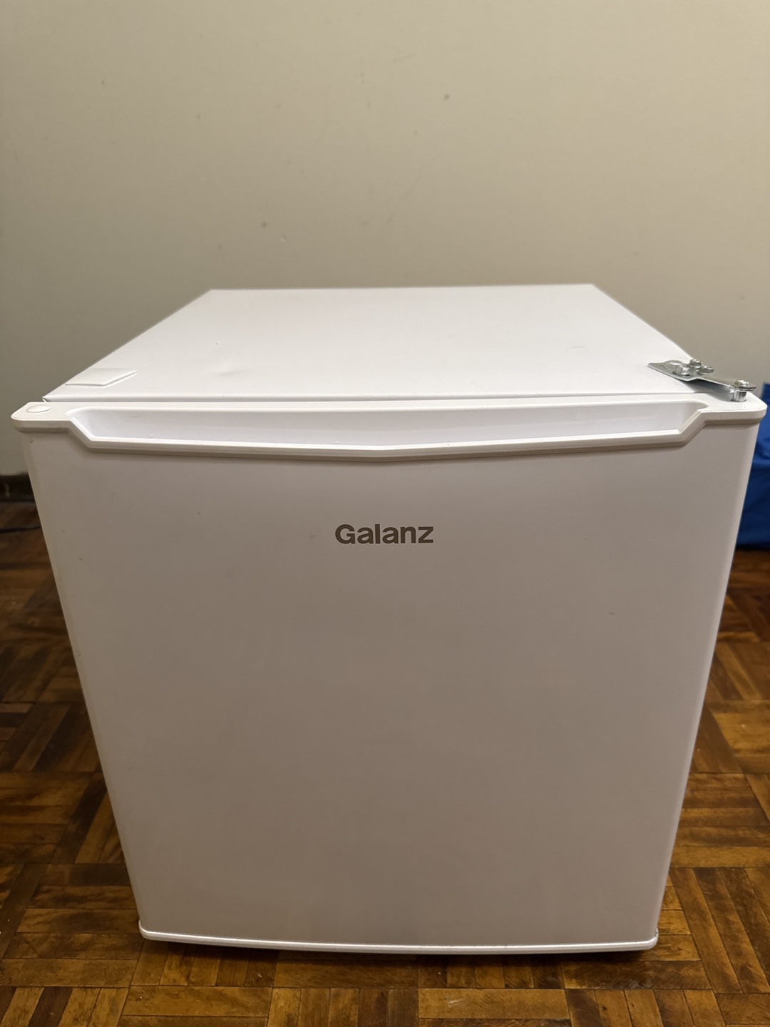 Galanze Mini Fridge