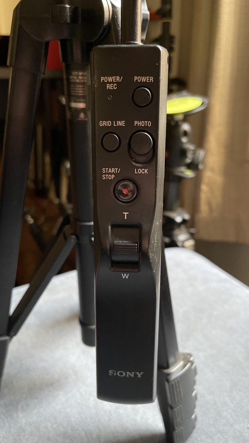 Sony VCT-VPR1 Tripod with Remote Shutter Release - photo 2