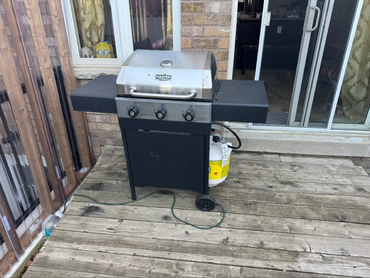 Master Chef 3-Burner Propane Gas BBQ Grill thumbnail