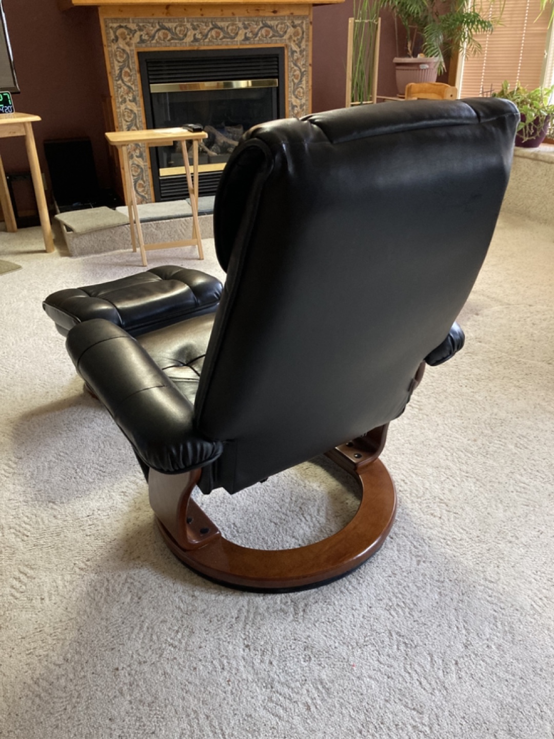 Black Recliner with Ottoman - photo 4