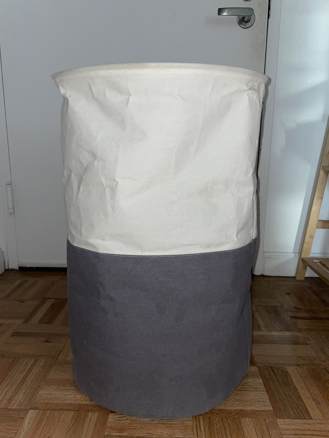 Laundry hamper