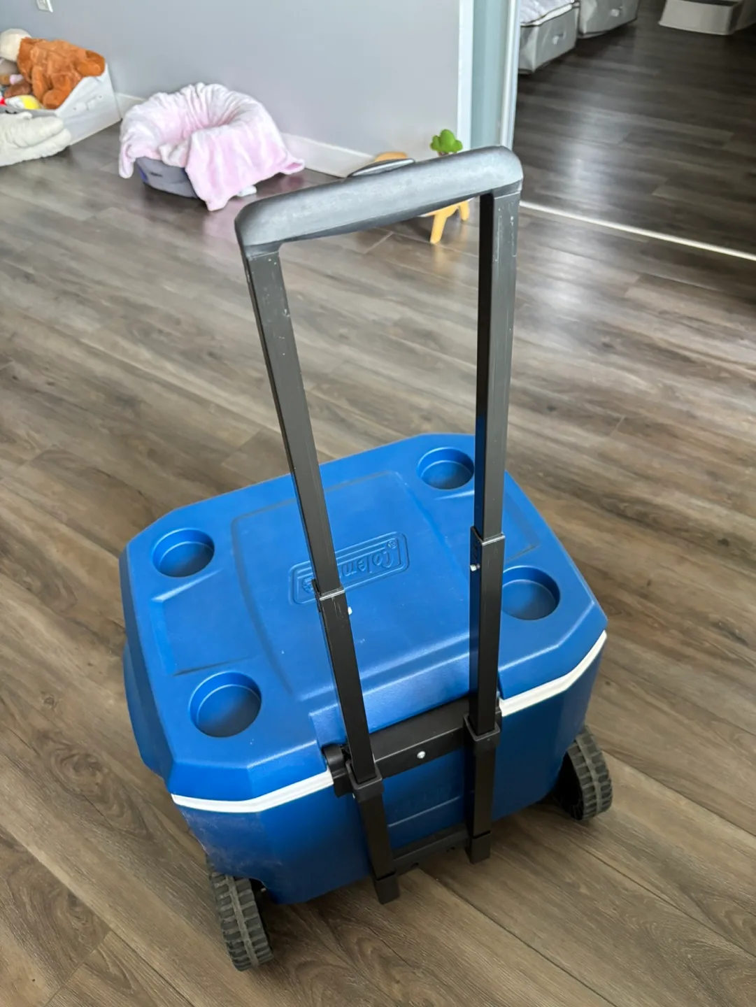 Coleman Wheeled Cooler - 50 Quart image indicator(4)