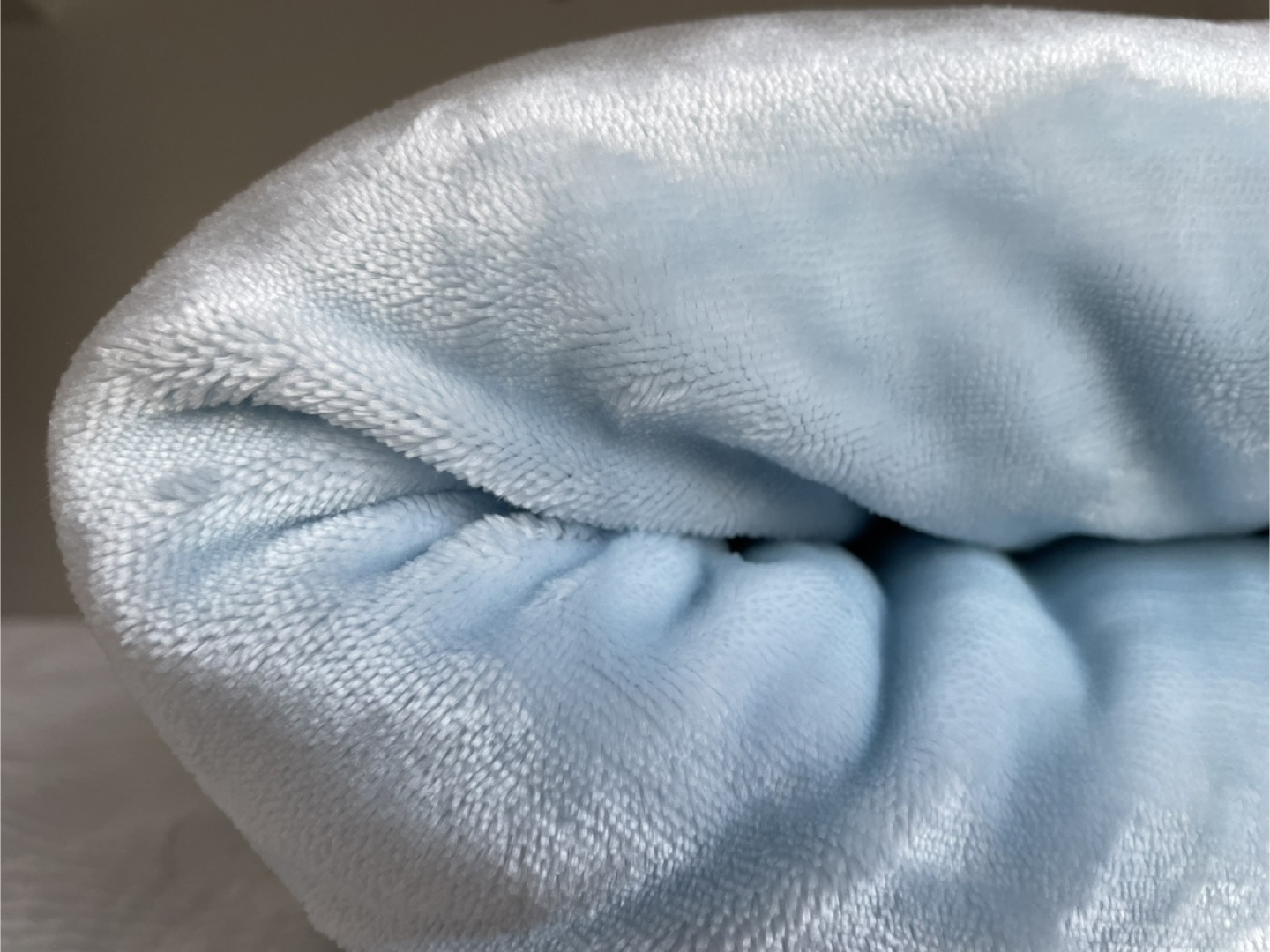 Light blue fuzzy blanket - photo 3