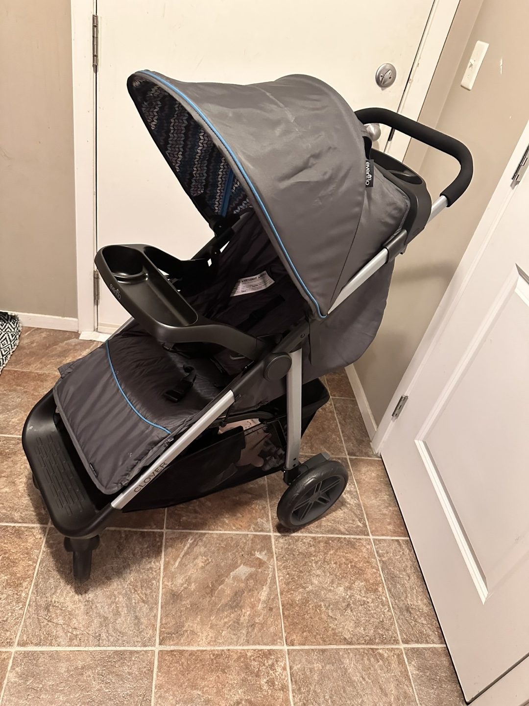 Evenflo Infant Car Seat and Stroller Set - photo 3