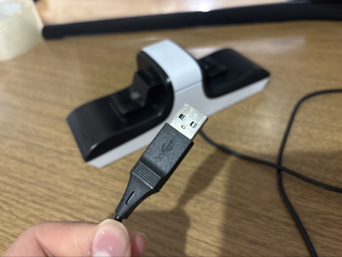 Dual Charging Station for PS4 Controllers - photo 3