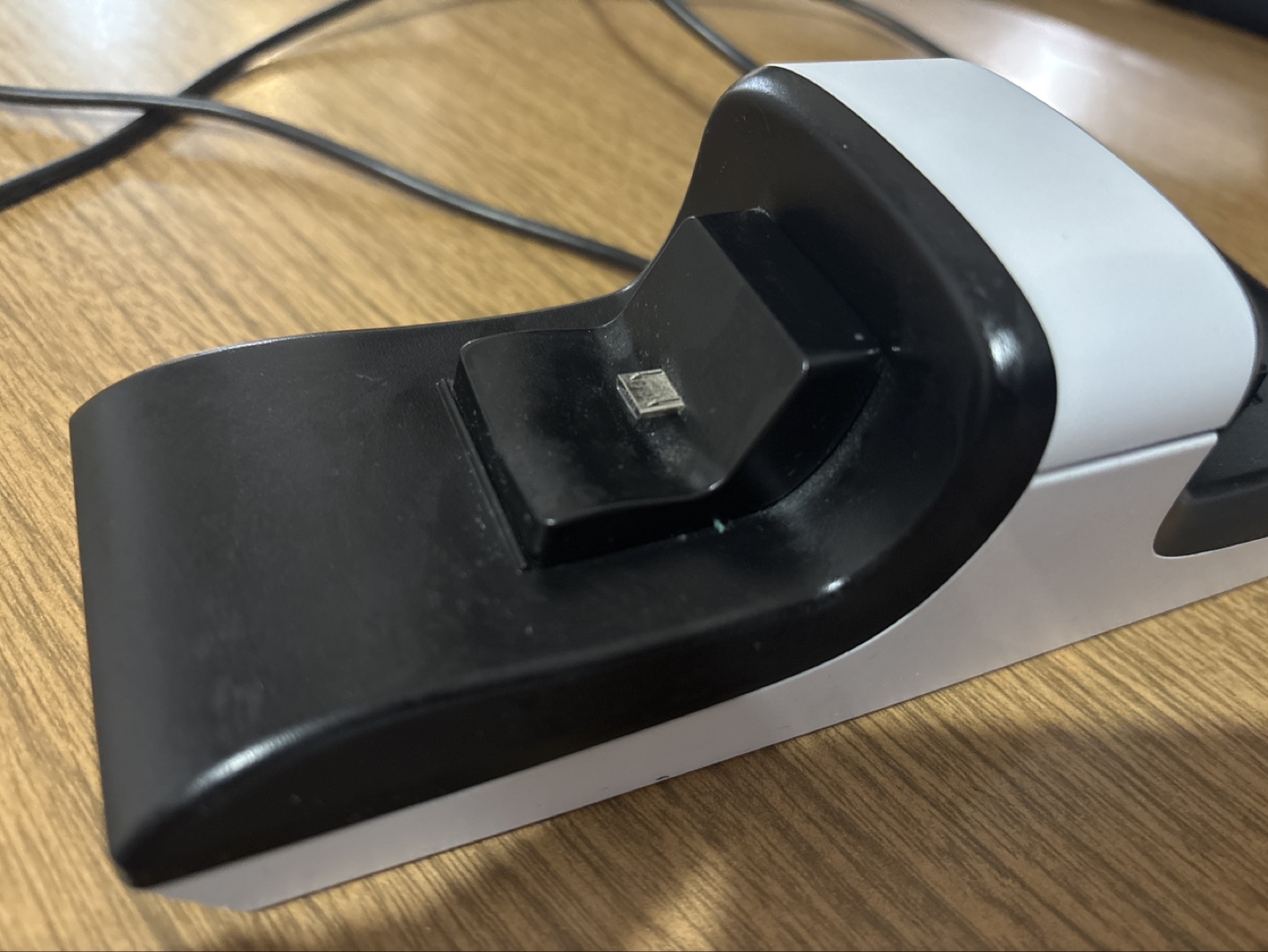 Dual Charging Station for PS4 Controllers - photo 2