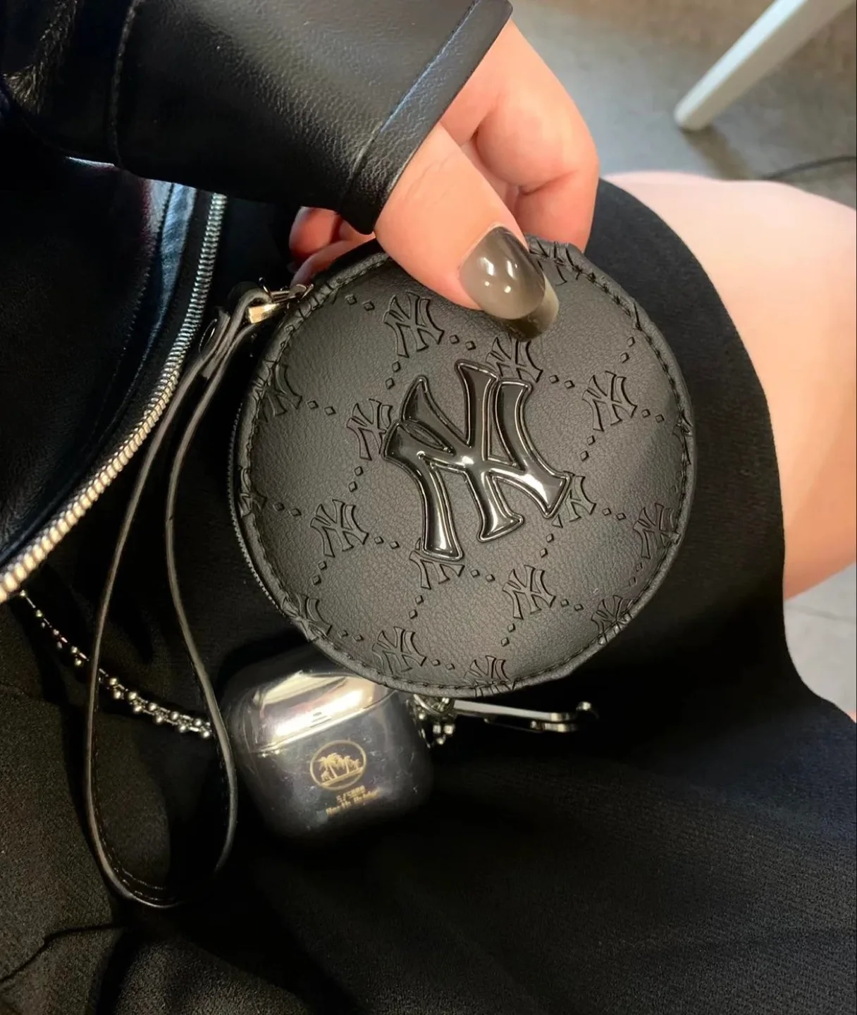 NY Yankees Logo Round Coin Purse image indicator(5)