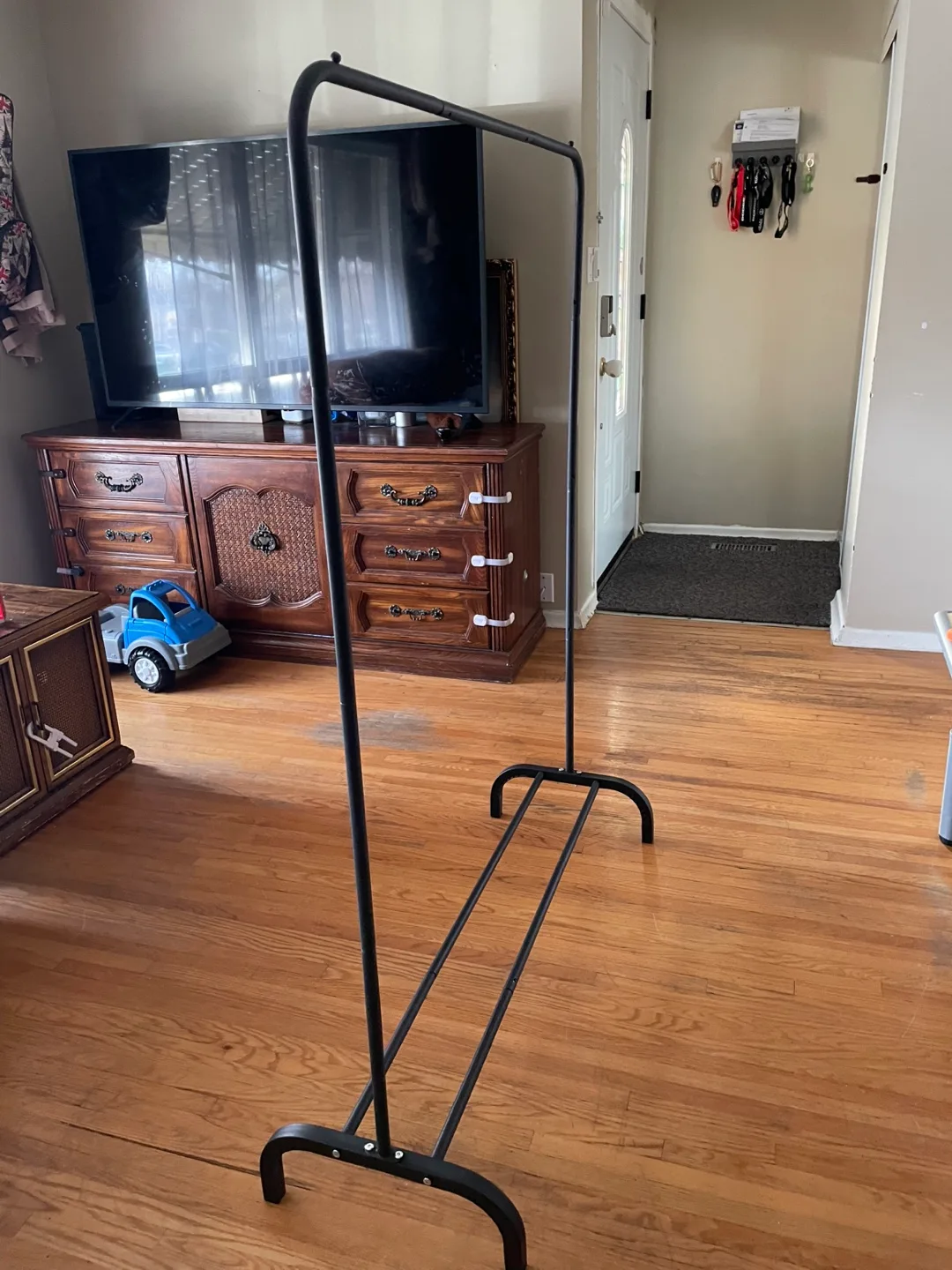 BRAND NEW Metal Clothes Rack thumbnail