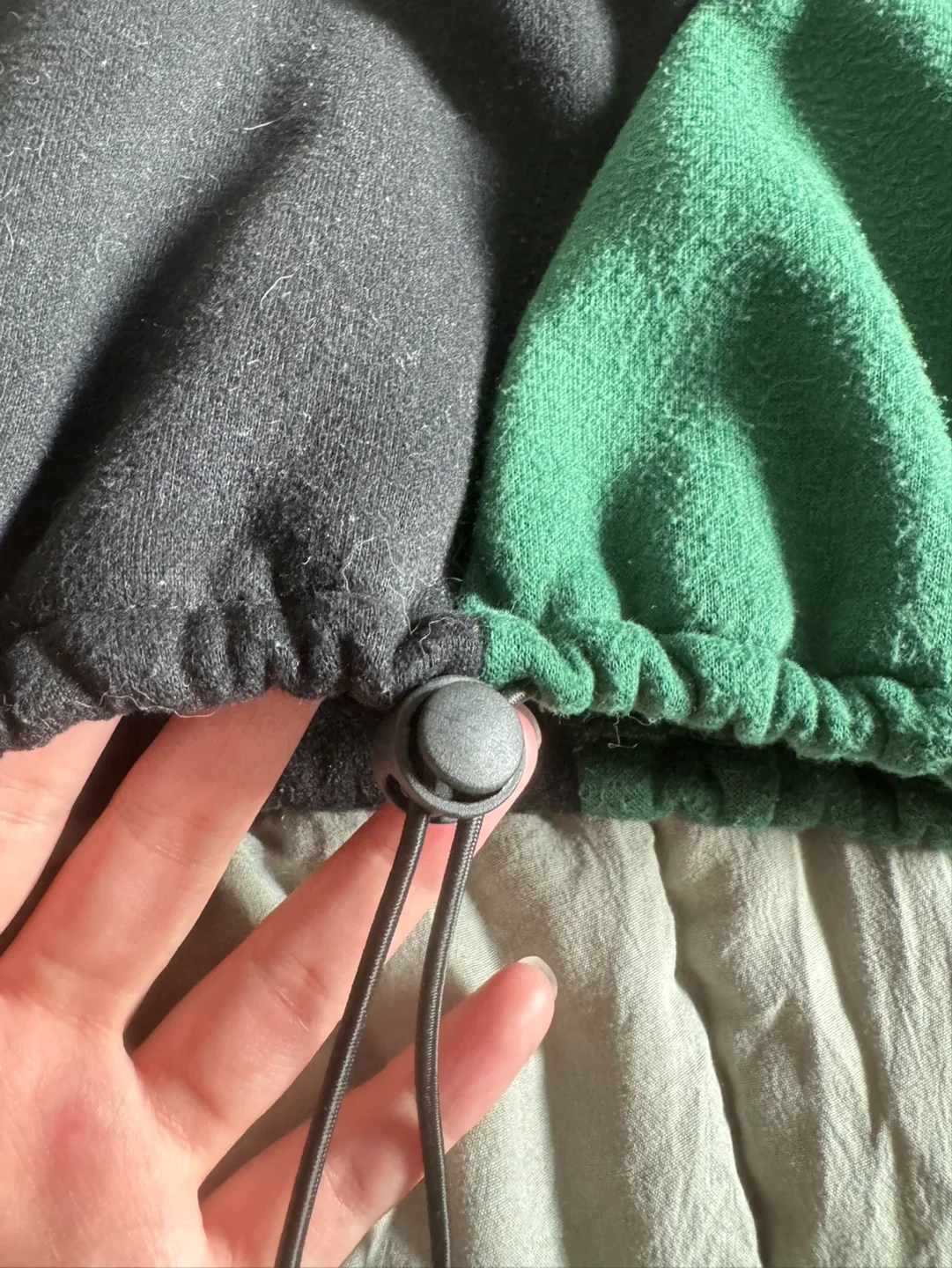 Black & Green Cropped Zip-up Sweater image indicator(5)