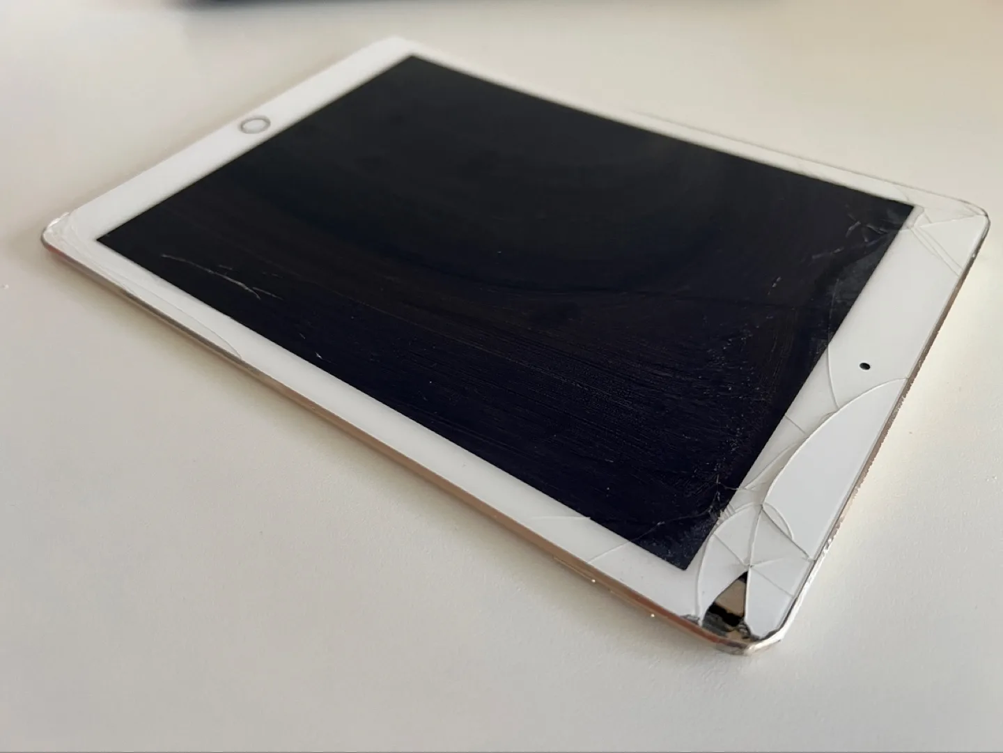 iPad Air for Parts or Repair image indicator(2)