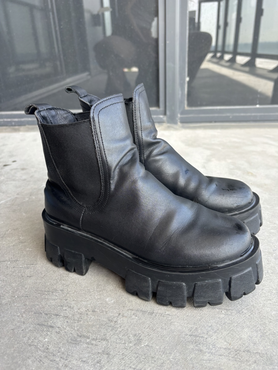 Black Leather Platform Chelsea Boots - Size 39 - photo 2