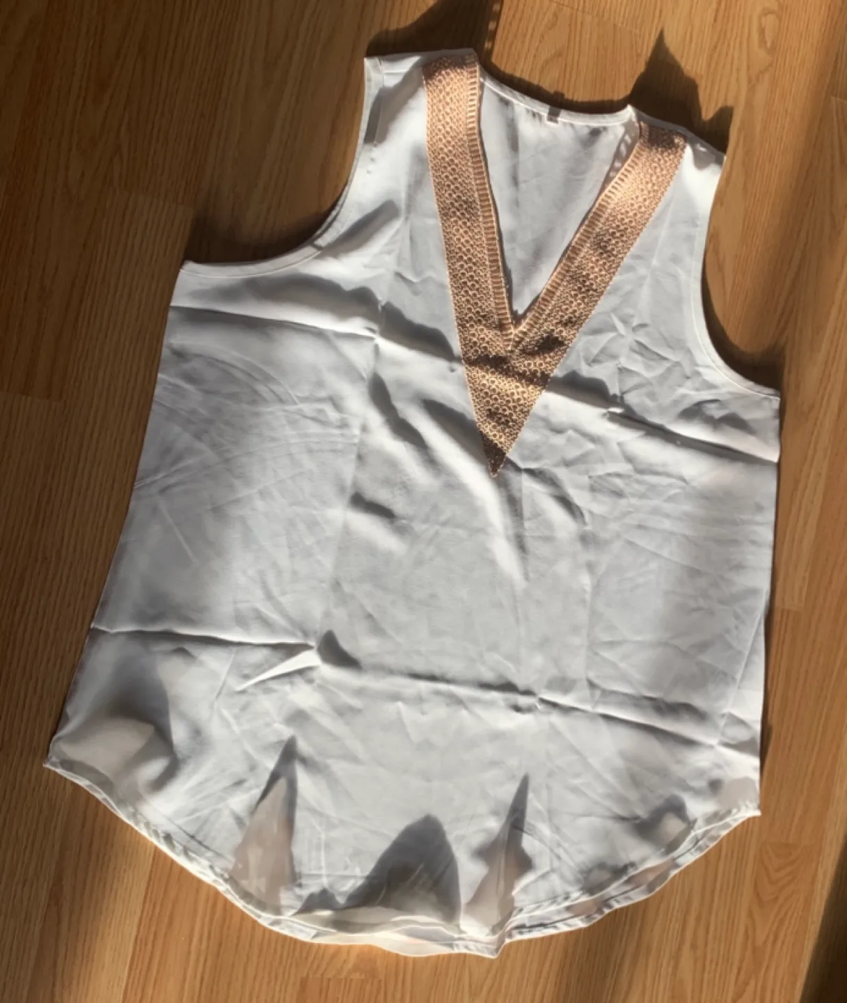 White sleeveless blouse, size L, beige lace detail thumbnail