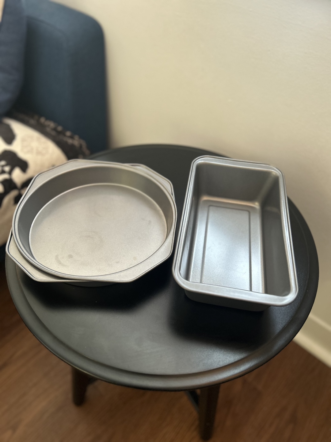 5 Baking Pans: 2 Muffin Tins, 2 Round Cake Pans and 1 Loaf Pan - photo 5