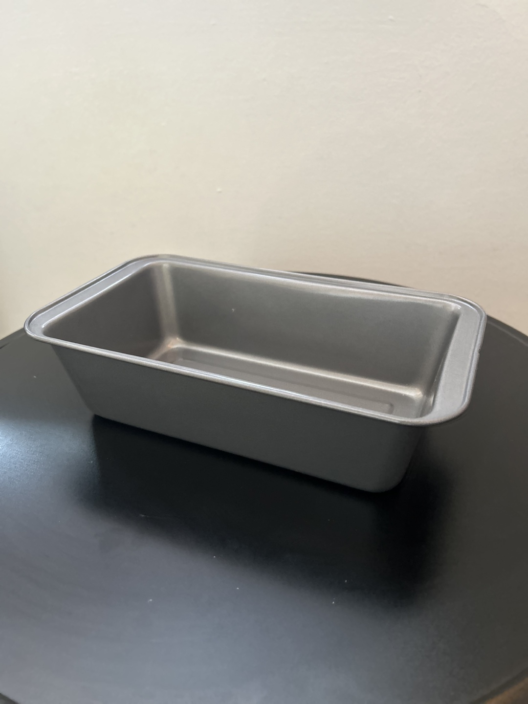 5 Baking Pans: 2 Muffin Tins, 2 Round Cake Pans and 1 Loaf Pan - photo 4